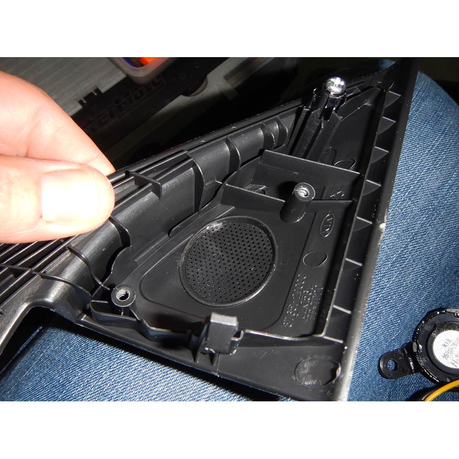 2015 Kia Sorento Front door tweeter removed