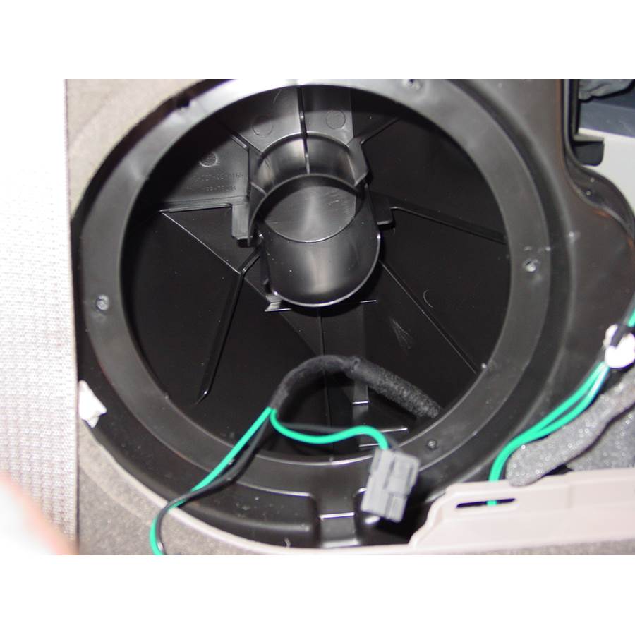 2007 Chrysler Pacifica Far-rear side speaker removed