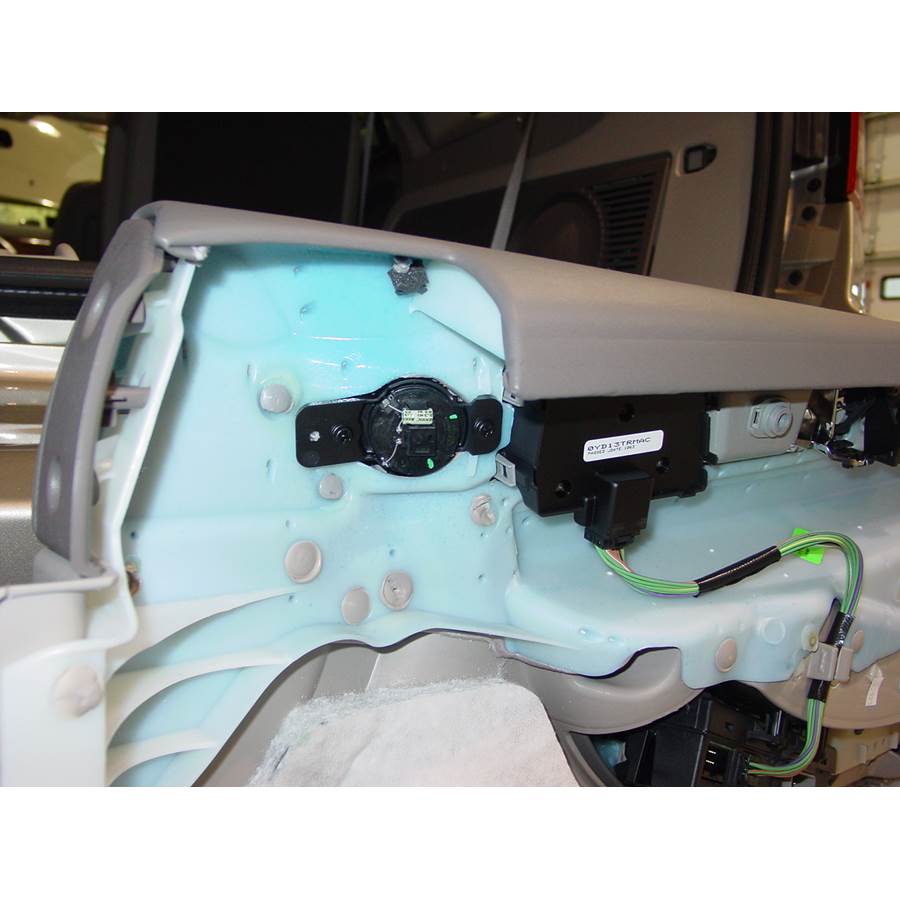 2008 Chrysler Pacifica Front door tweeter