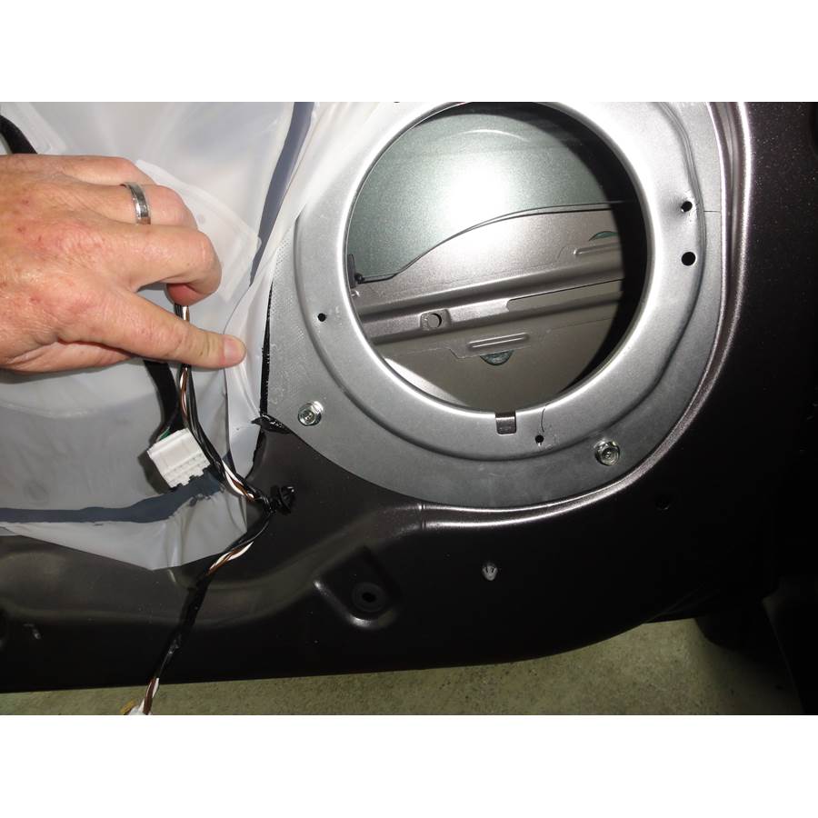 2011 Kia Sportage Front door woofer removed