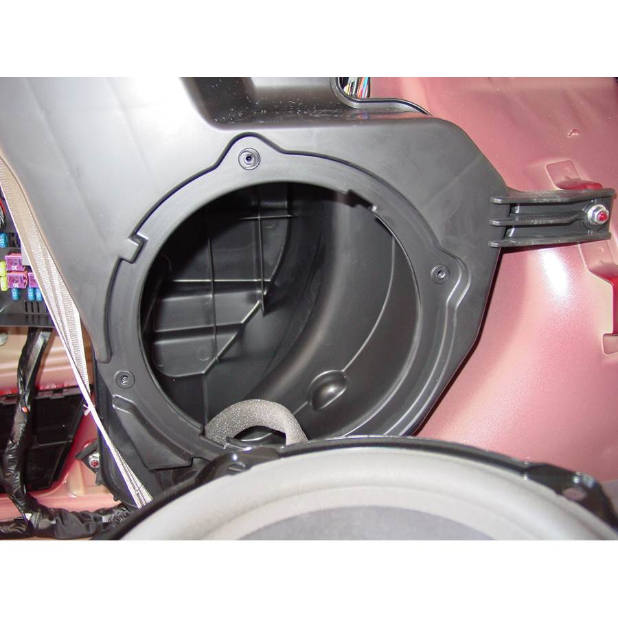 2009 Kia Borrego Far-rear side speaker removed