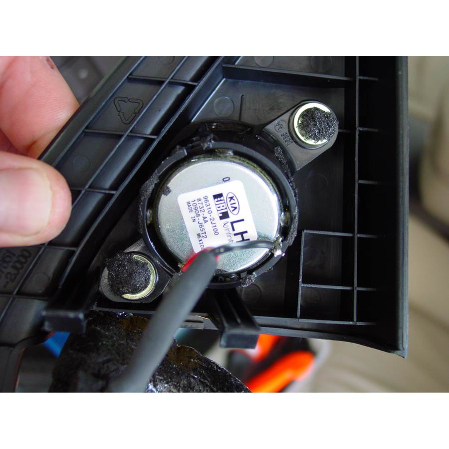 2009 Kia Borrego Front door tweeter