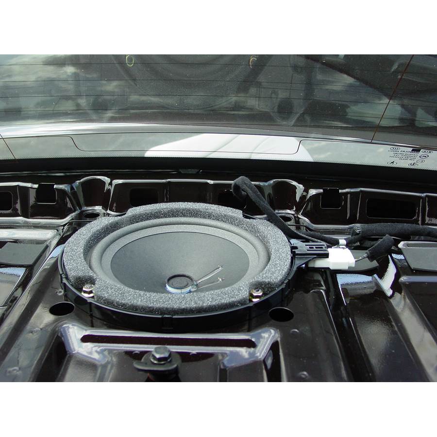 2004 Kia Amanti Rear deck center speaker