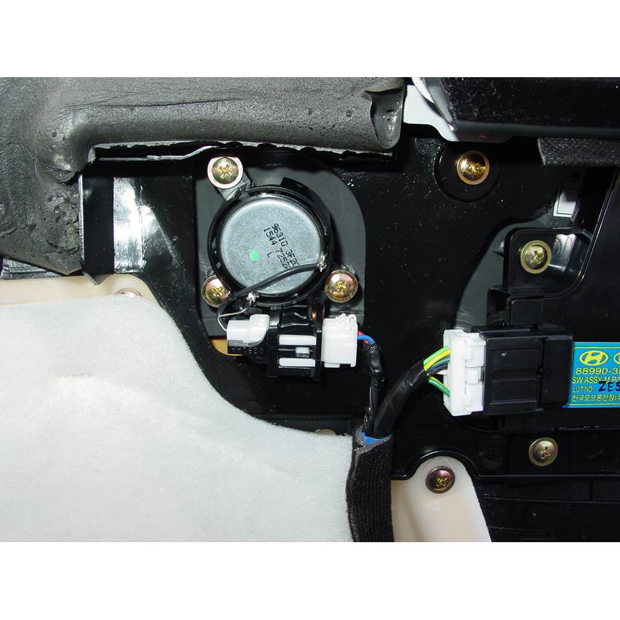 2007 Kia Amanti Front door tweeter