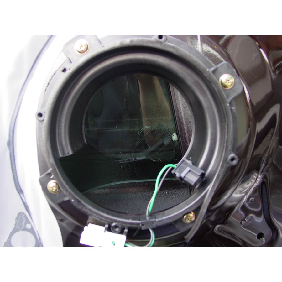 2007 Kia Amanti Front door woofer removed