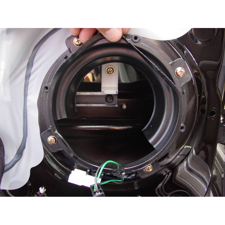 2004 Kia Amanti Rear door woofer removed