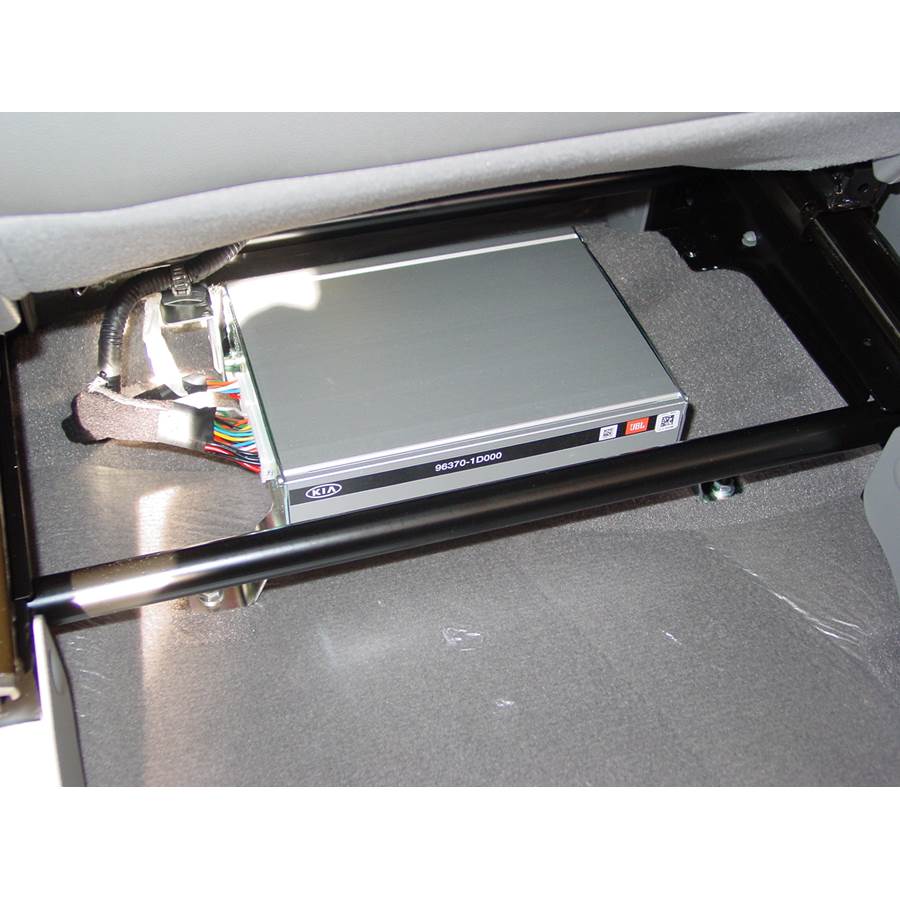 2009 Kia Rondo Factory amplifier
