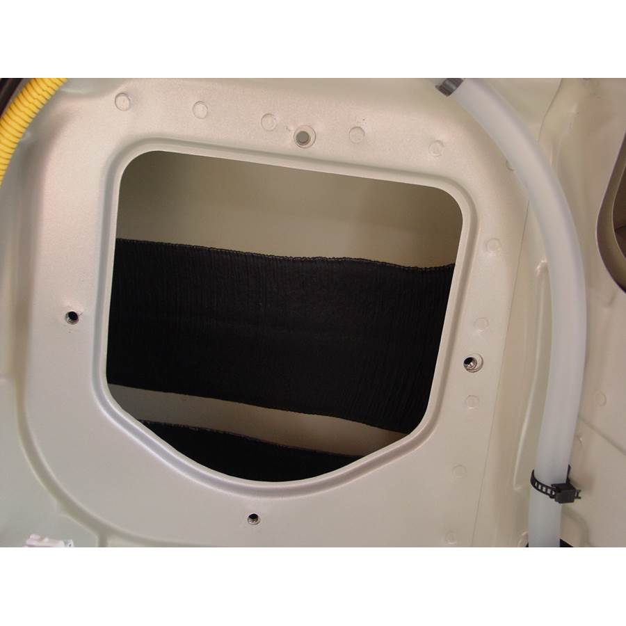 2008 Kia Rondo Far-rear side speaker removed