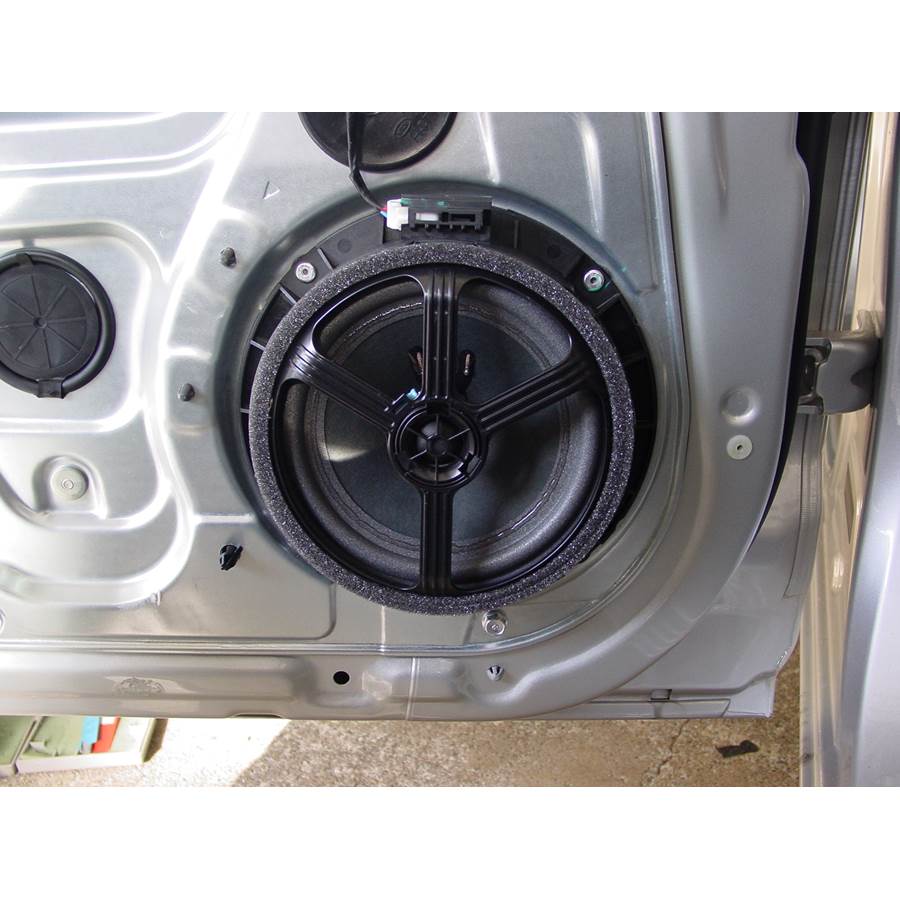 2007 Kia Rondo Rear door speaker