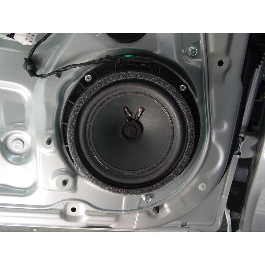2009 Kia Rondo Front door woofer