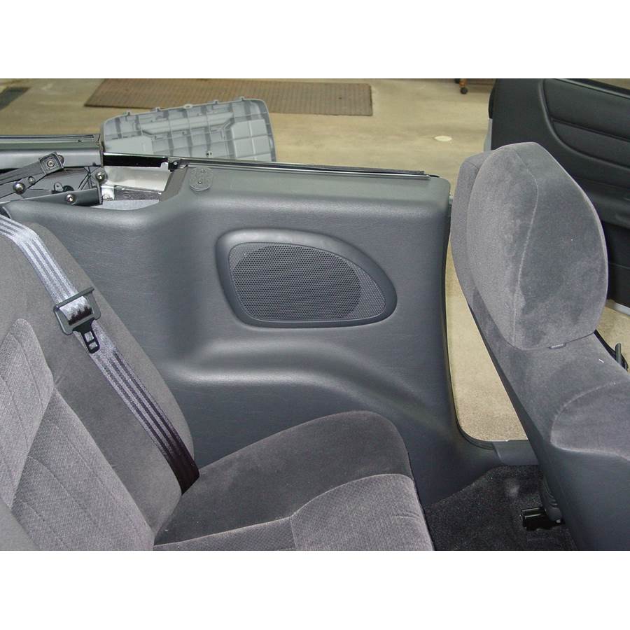 2005 Chrysler Sebring Mid-rear speaker location
