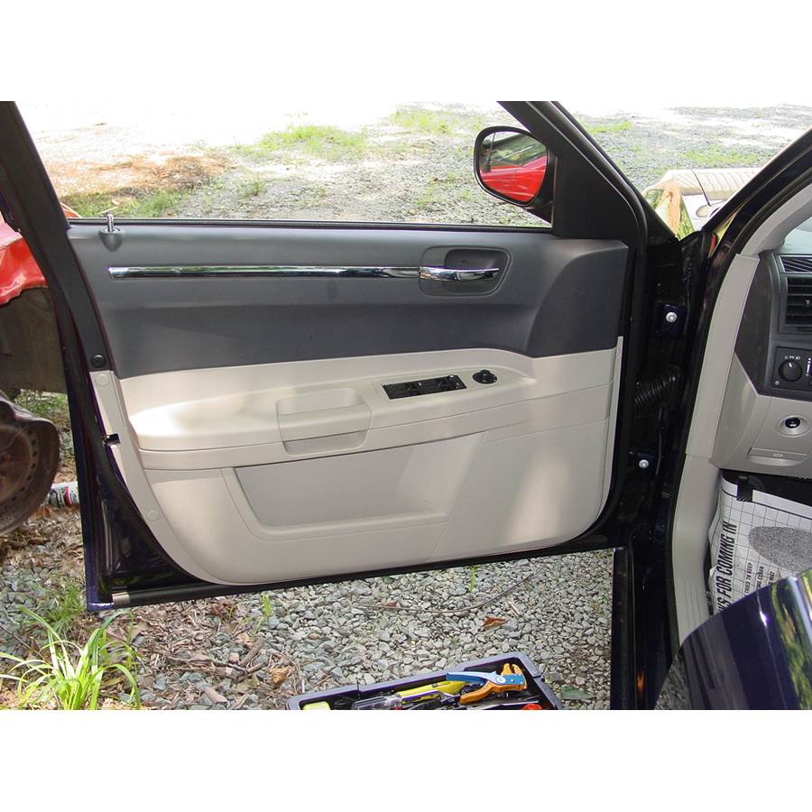 2010 Chrysler 300 Front door woofer location