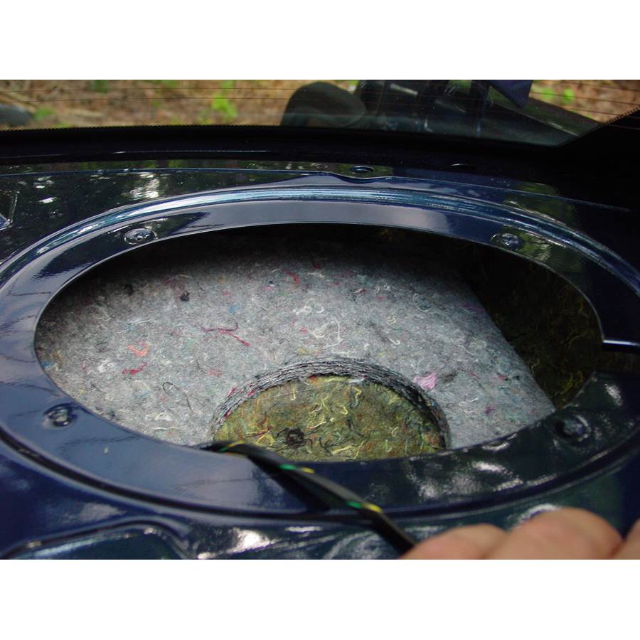 2005 Chrysler 300 Rear deck speaker removed