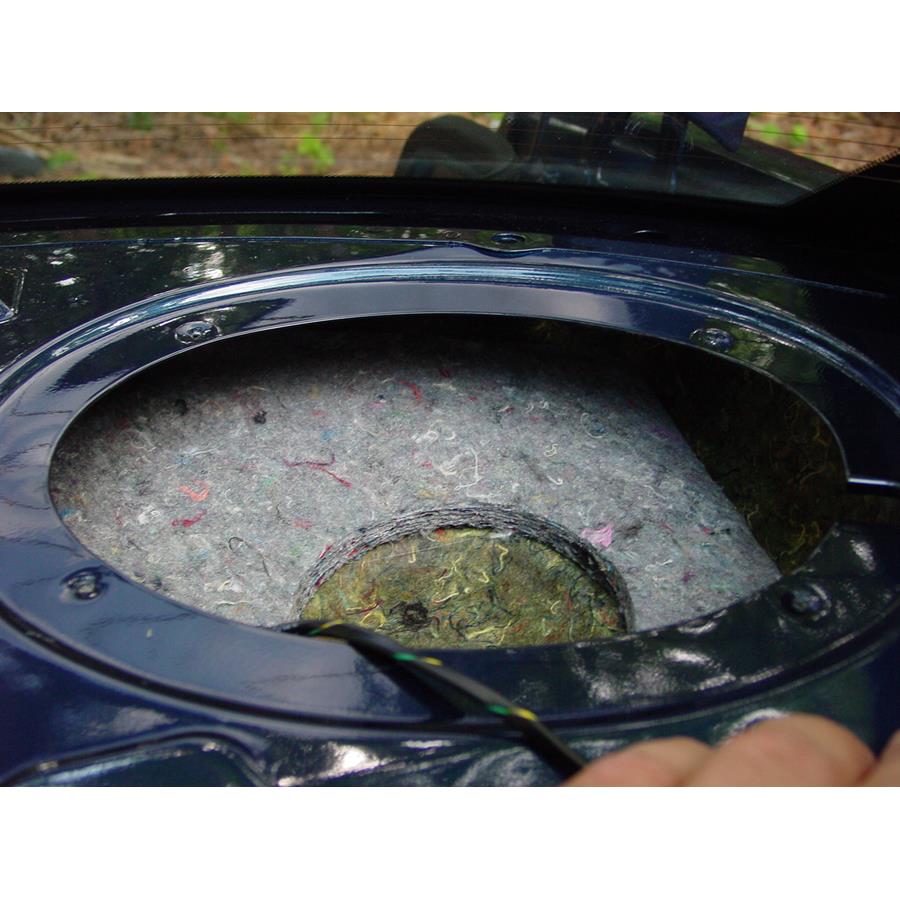 2007 Chrysler 300 Rear deck speaker removed
