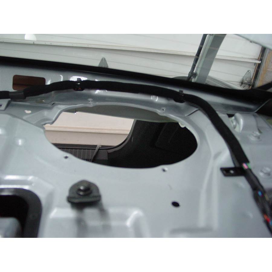 2010 Kia Rio Rear deck speaker removed