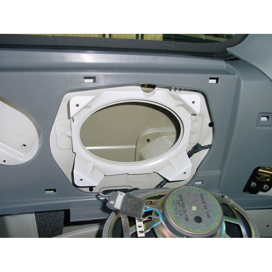 2002 Kia Sedona Mid-rear speaker removed