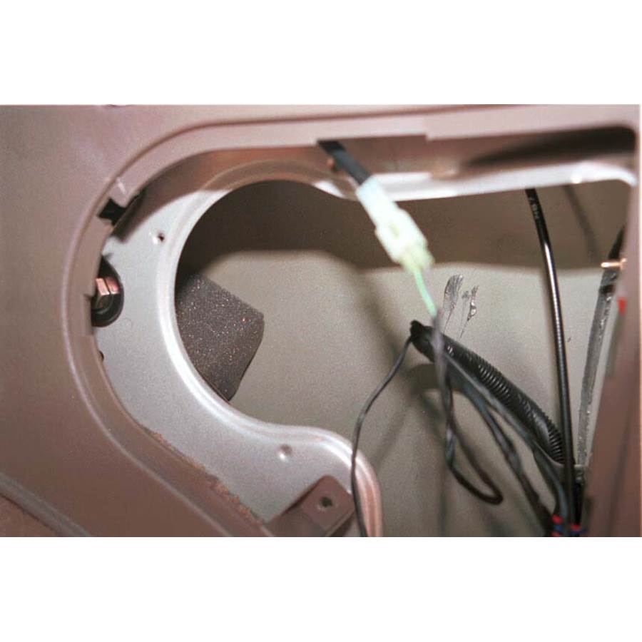 1998 Kia Sportage Far-rear side speaker removed