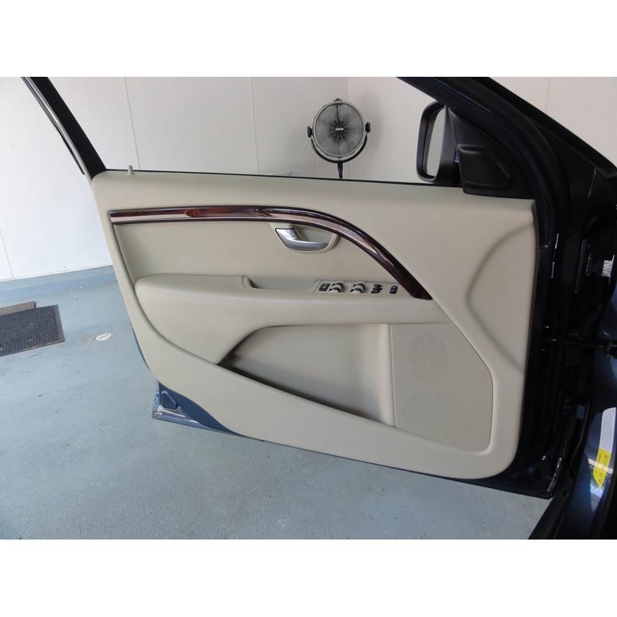 2009 Volvo XC70 Front door speaker location