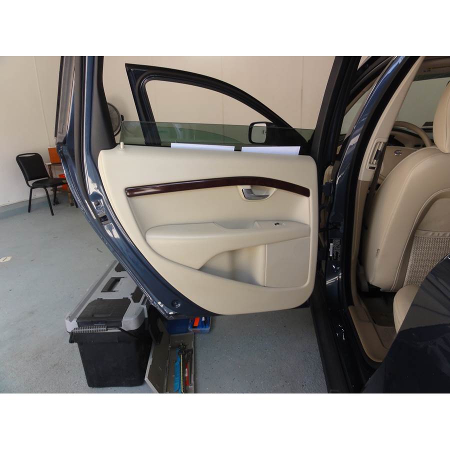 2012 Volvo XC70 Rear door speaker location