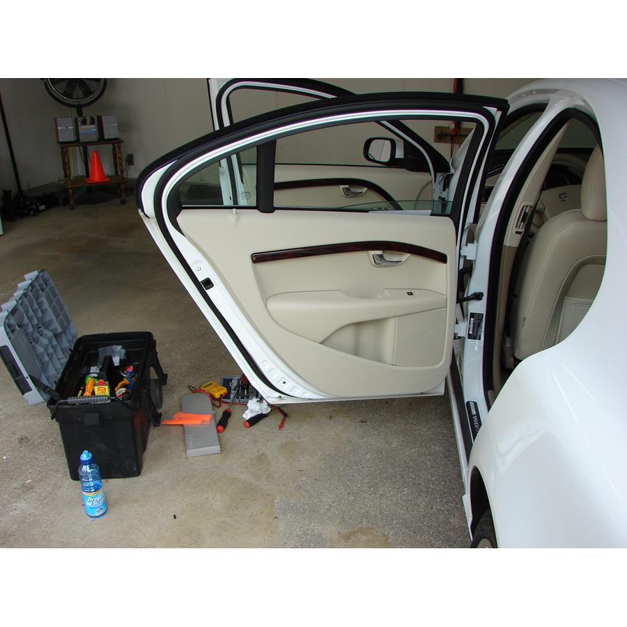 2007 Volvo S80 Rear door speaker location
