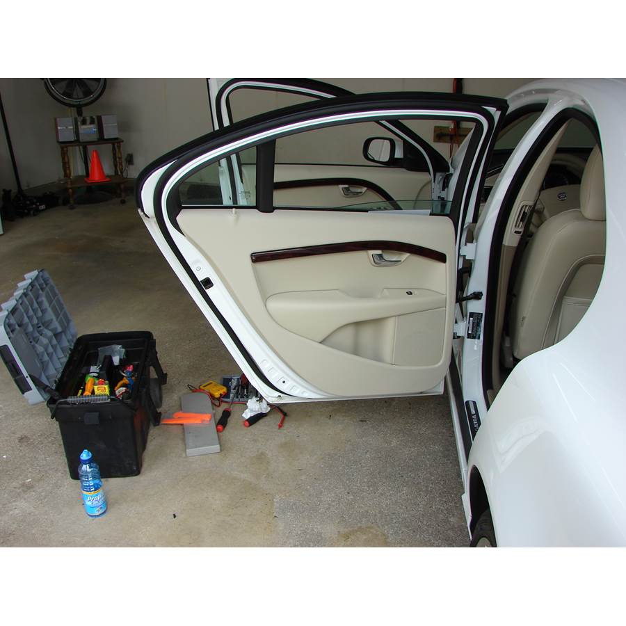 2009 Volvo S80 Rear door speaker location