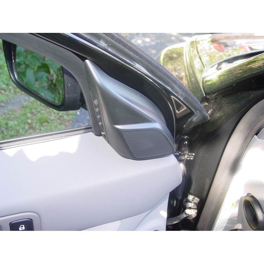 2005 Volvo V50 Front door tweeter location