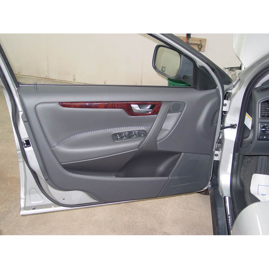 2007 Volvo XC70 Front door speaker location