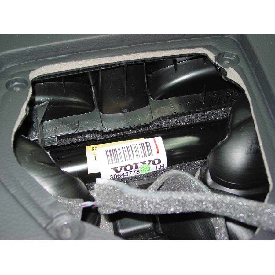 2005 Volvo XC70 Center dash speaker removed