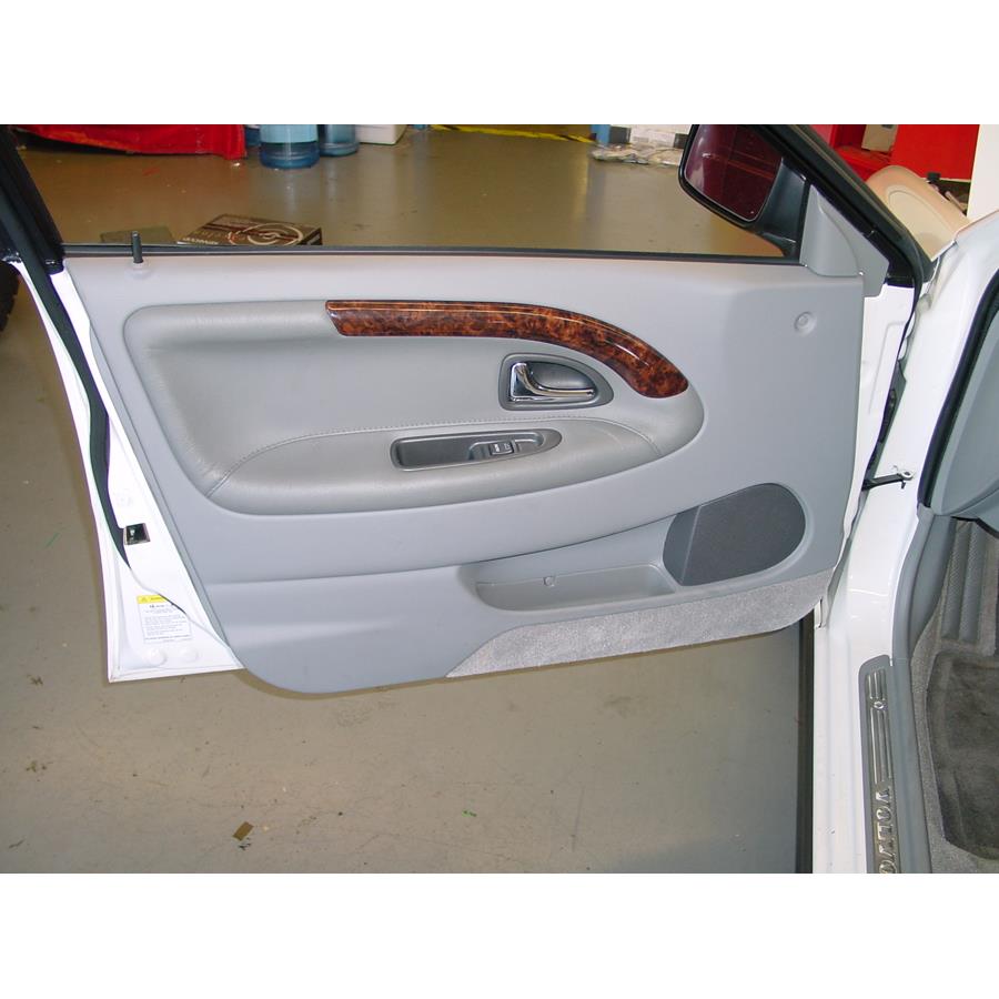 2004 Volvo V40 Front door speaker location