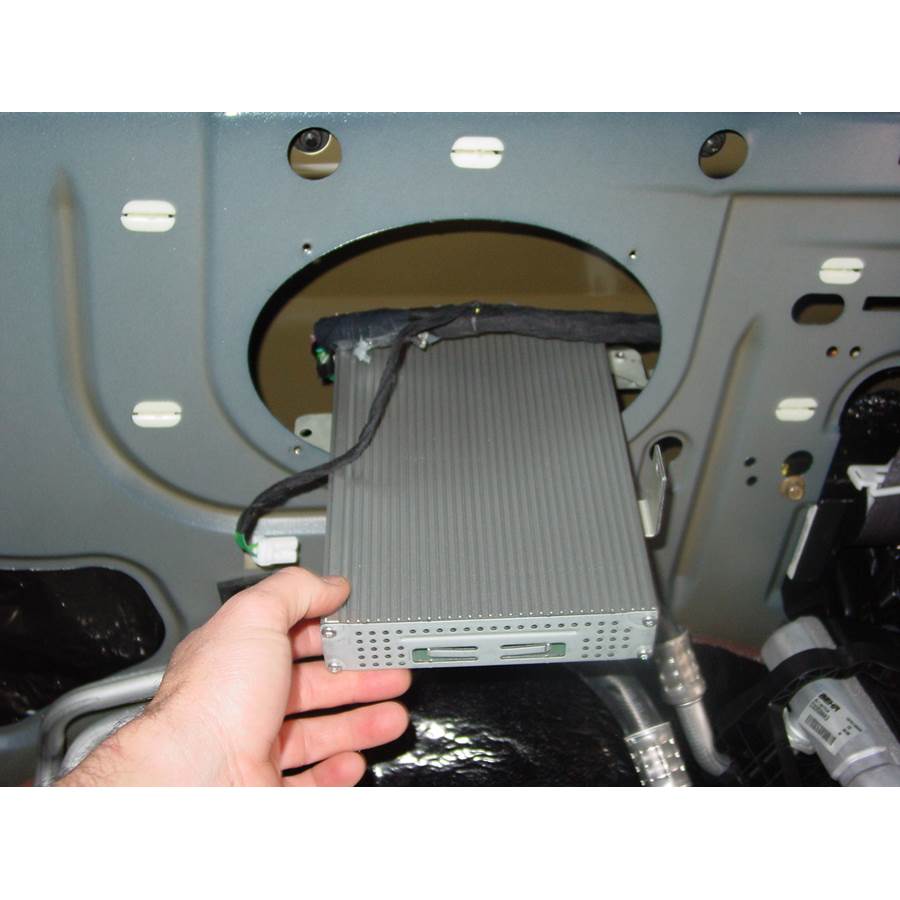 2002 Chrysler Voyager Factory amplifier location