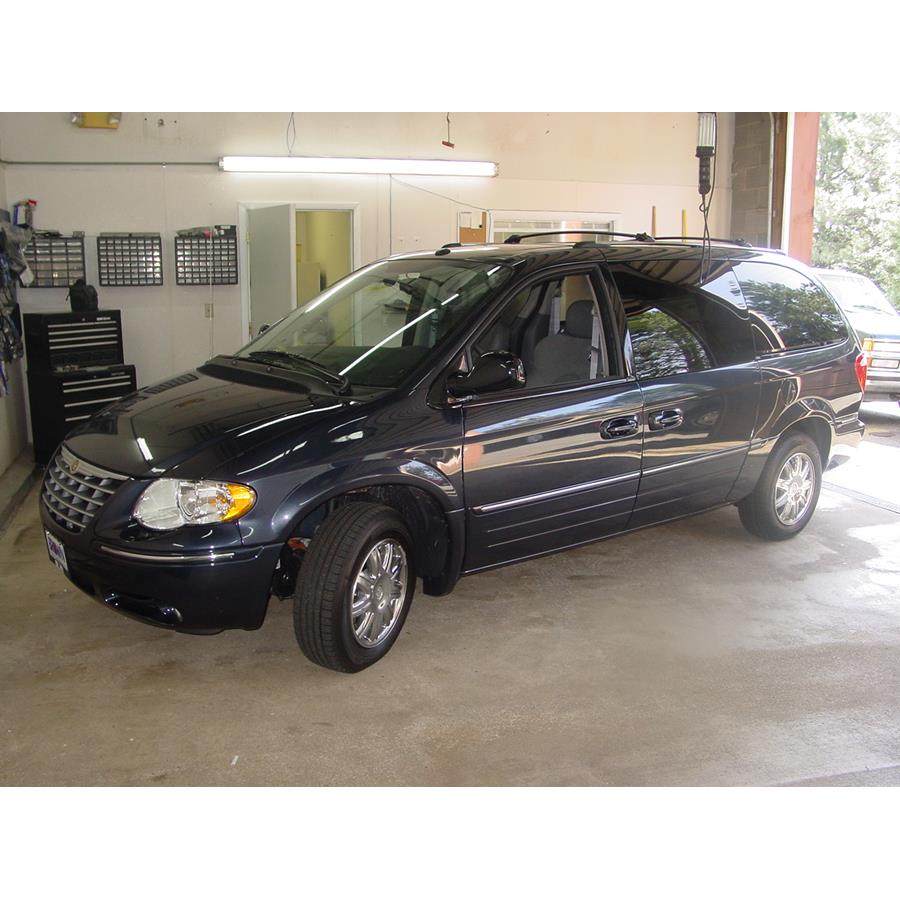 2007 Chrysler Town and Country Exterior