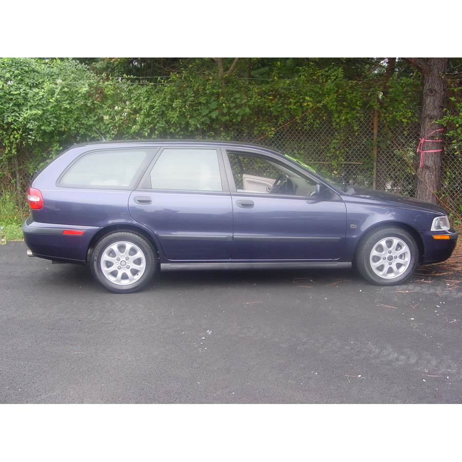 2001 Volvo V40 Exterior