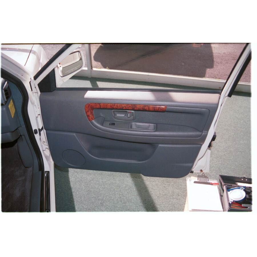 1995 Volvo 960 Front door speaker location