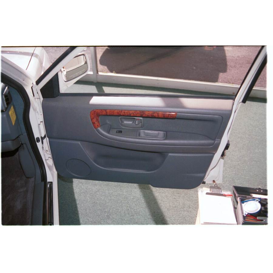 1996 Volvo 960 Front door speaker location