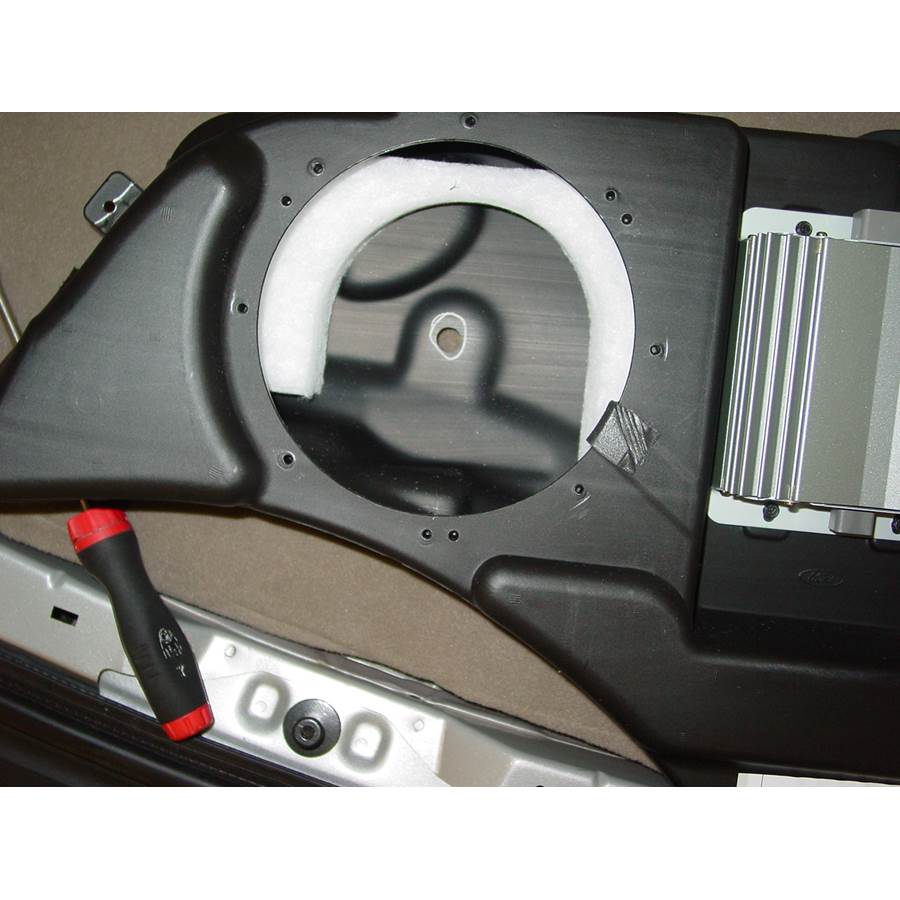 2006 Mercury Mariner Hybrid Far-rear side speaker removed