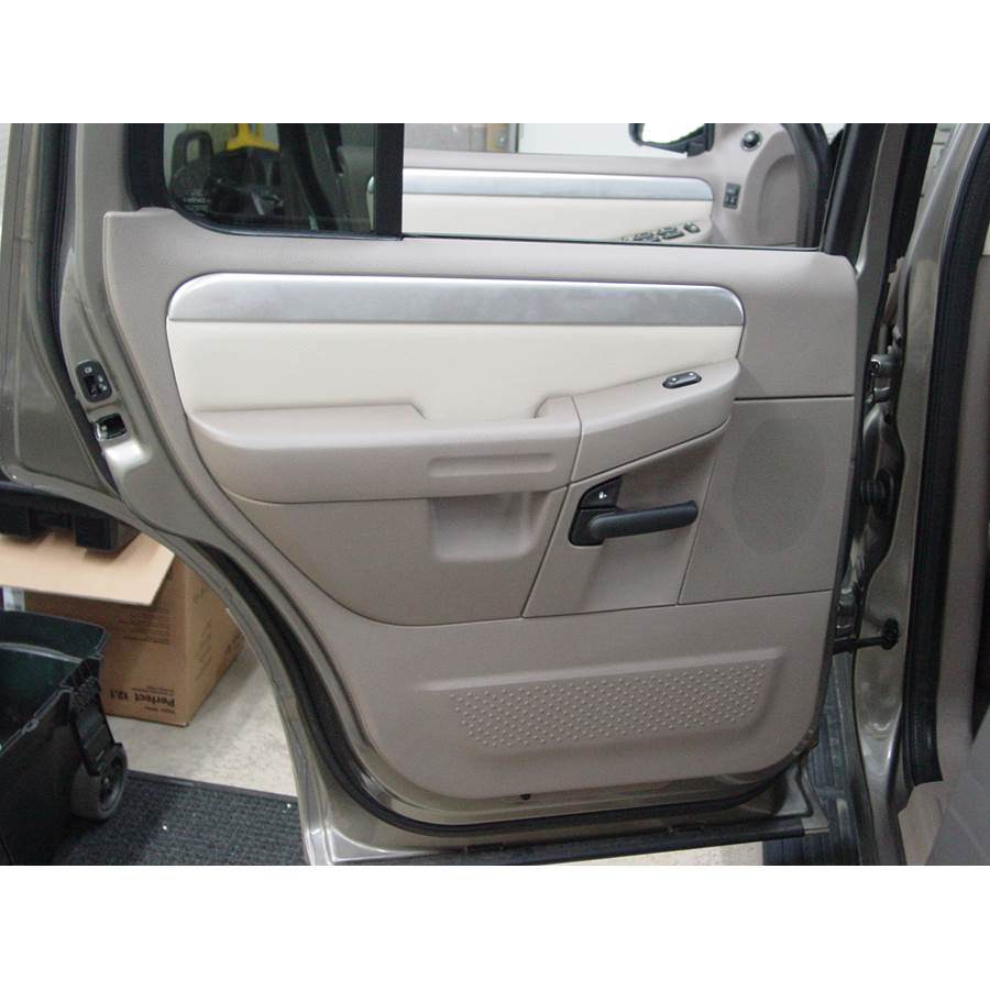 2004 Mercury Mountaineer Rear door speaker location