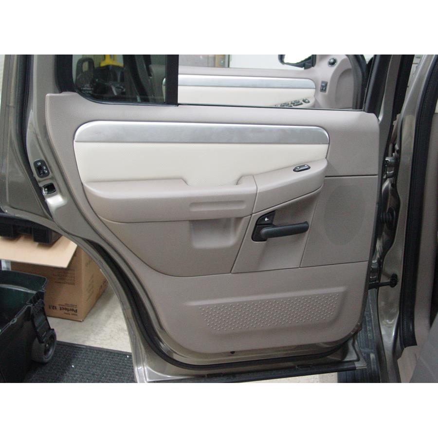 2005 Mercury Mountaineer Rear door speaker location
