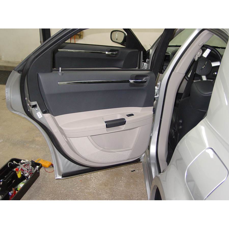2007 Chrysler 300 Rear door speaker location