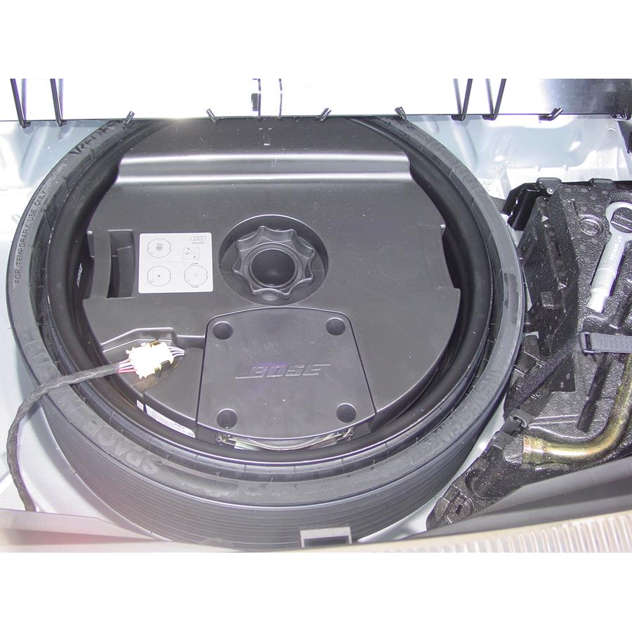2014 Audi Q7 Under cargo floor speaker location