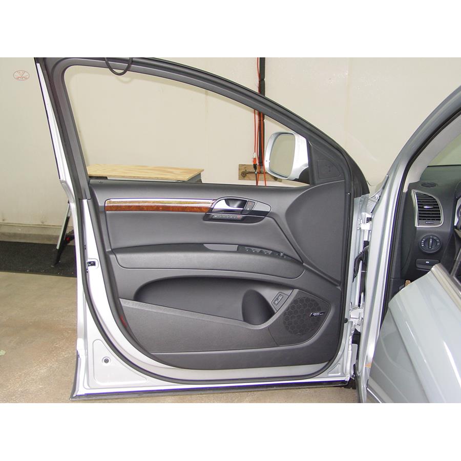 2007 Audi Q7 Front door speaker location