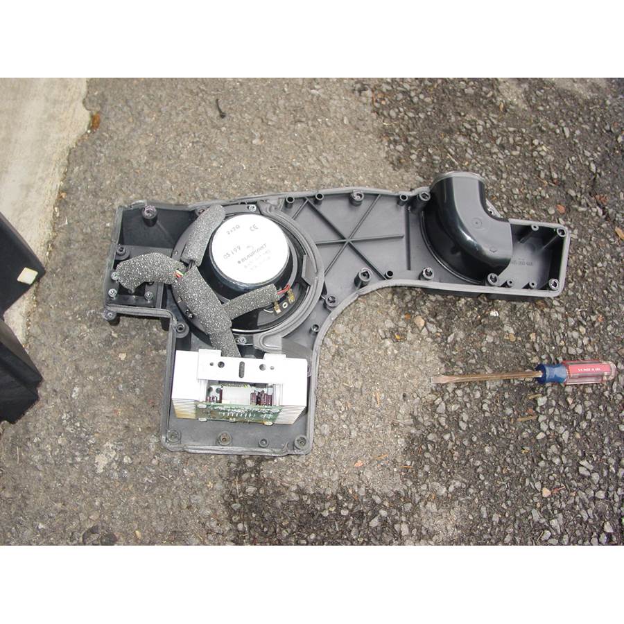 2002 Audi A6 Trunk speaker