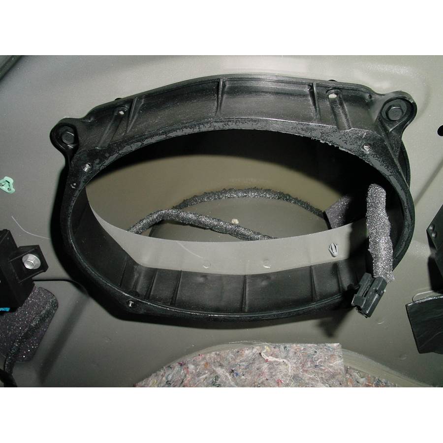 2004 Buick Rendezvous Mid-rear speaker removed