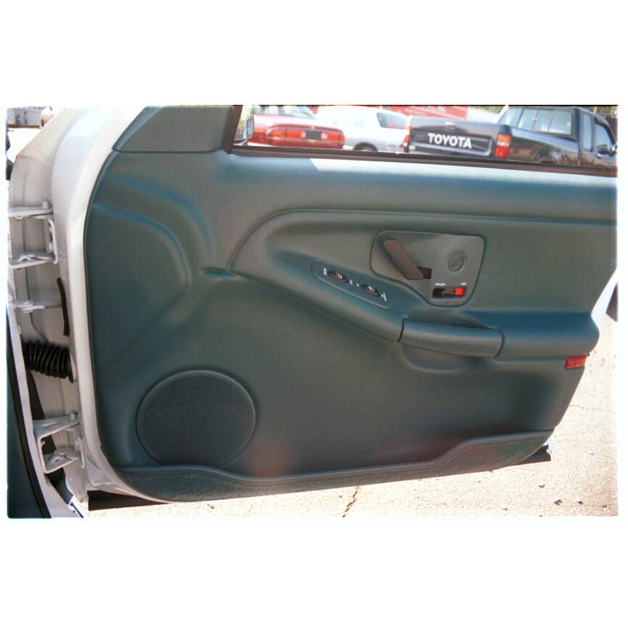 1996 Oldsmobile Achieva Front door speaker location