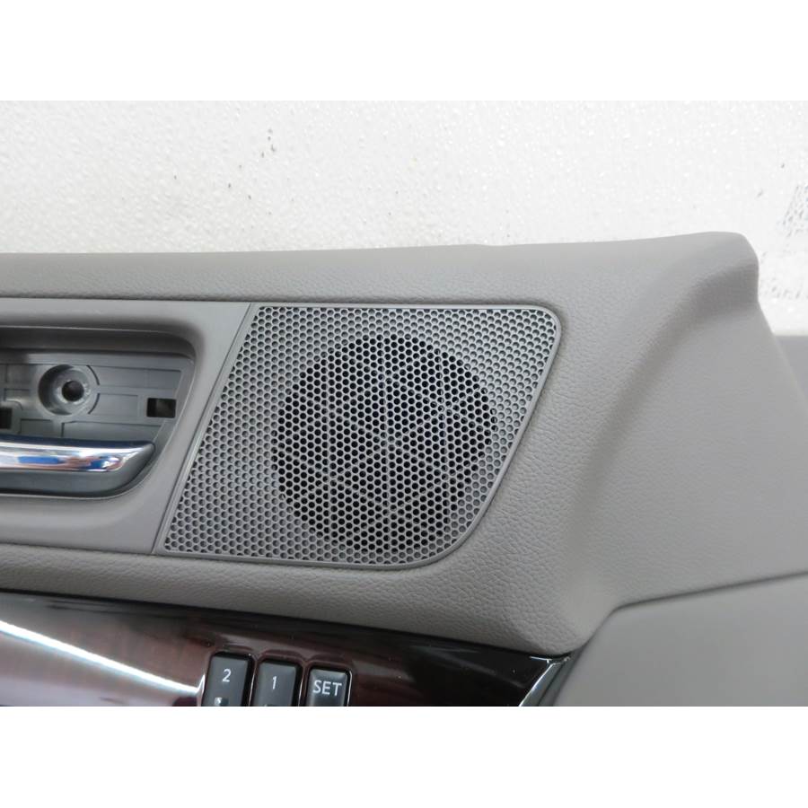 2011 Infiniti G37 Front door midrange location