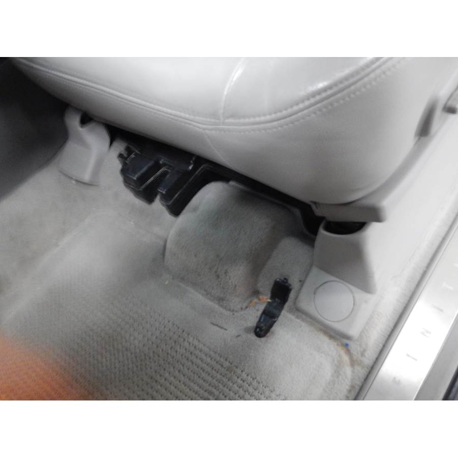 2008 Infiniti QX56 Under front seat speaker location