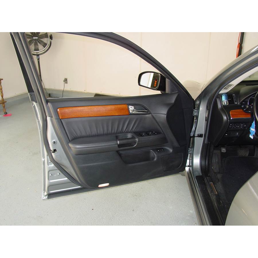 2006 Infiniti M45 Front door speaker location