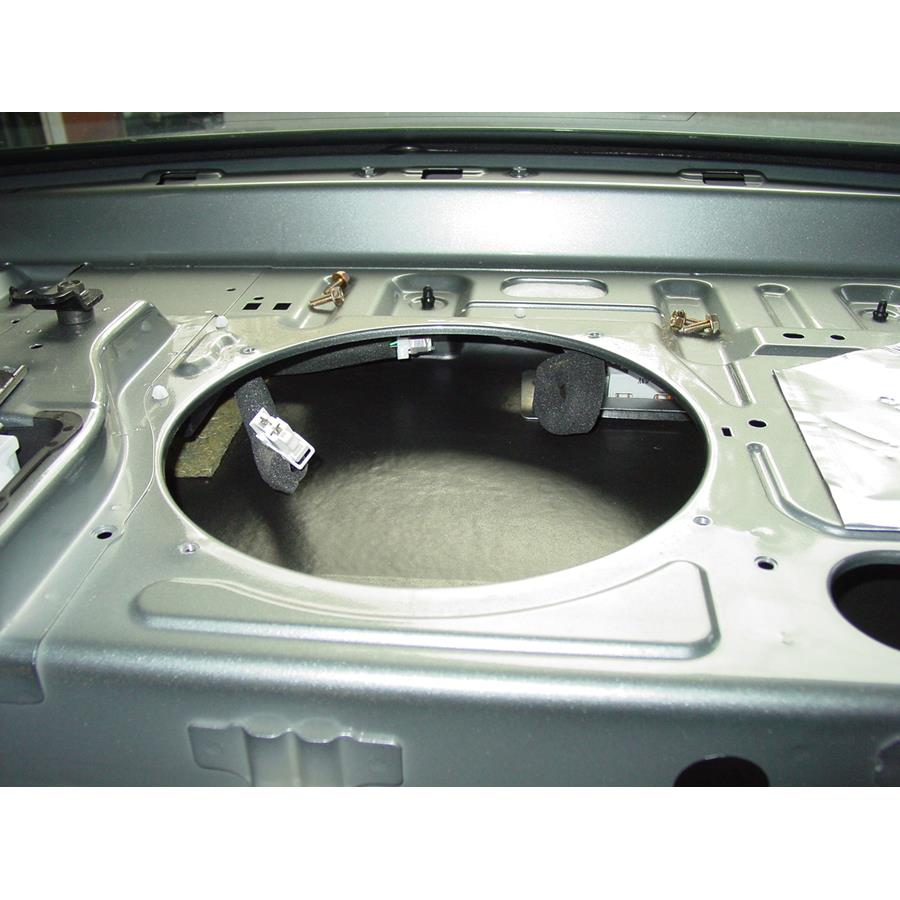 2007 Infiniti M45 Rear deck center speaker removed