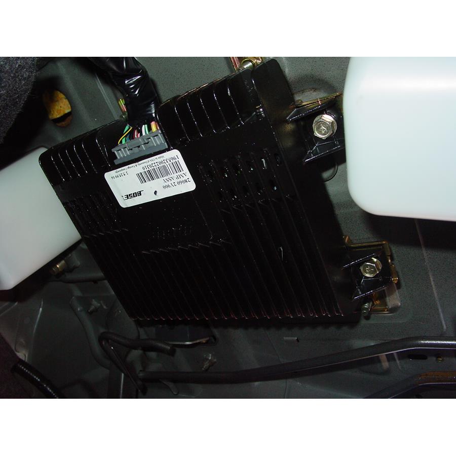 2001 Infiniti I30 Factory amplifier