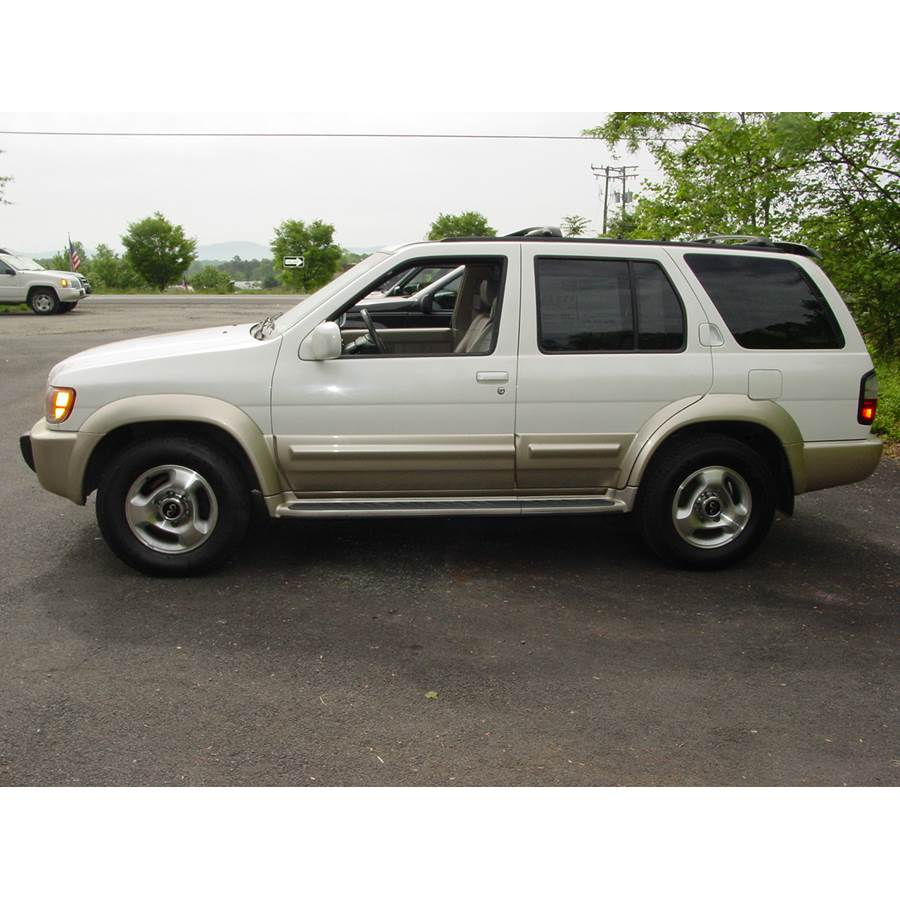 1999 Infiniti QX4 Exterior