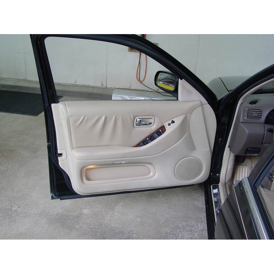 1995 Infiniti J30 Front door speaker location